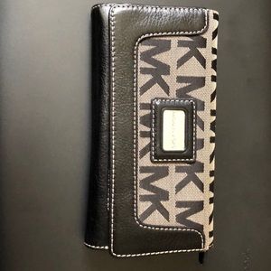 Michael kors logo brown and black wallet